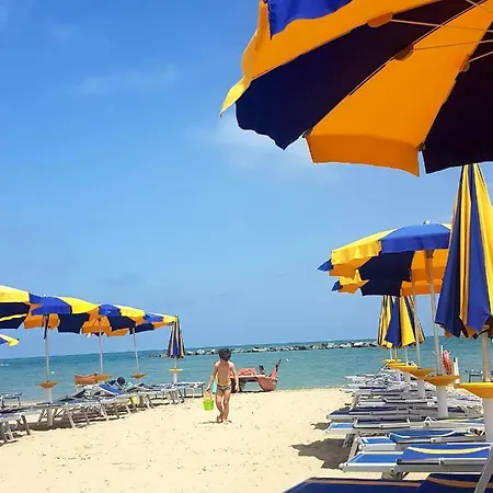 La Casa Di Cri Con Servizio Incluso! Hébergement de vacances San Benedetto del Tronto